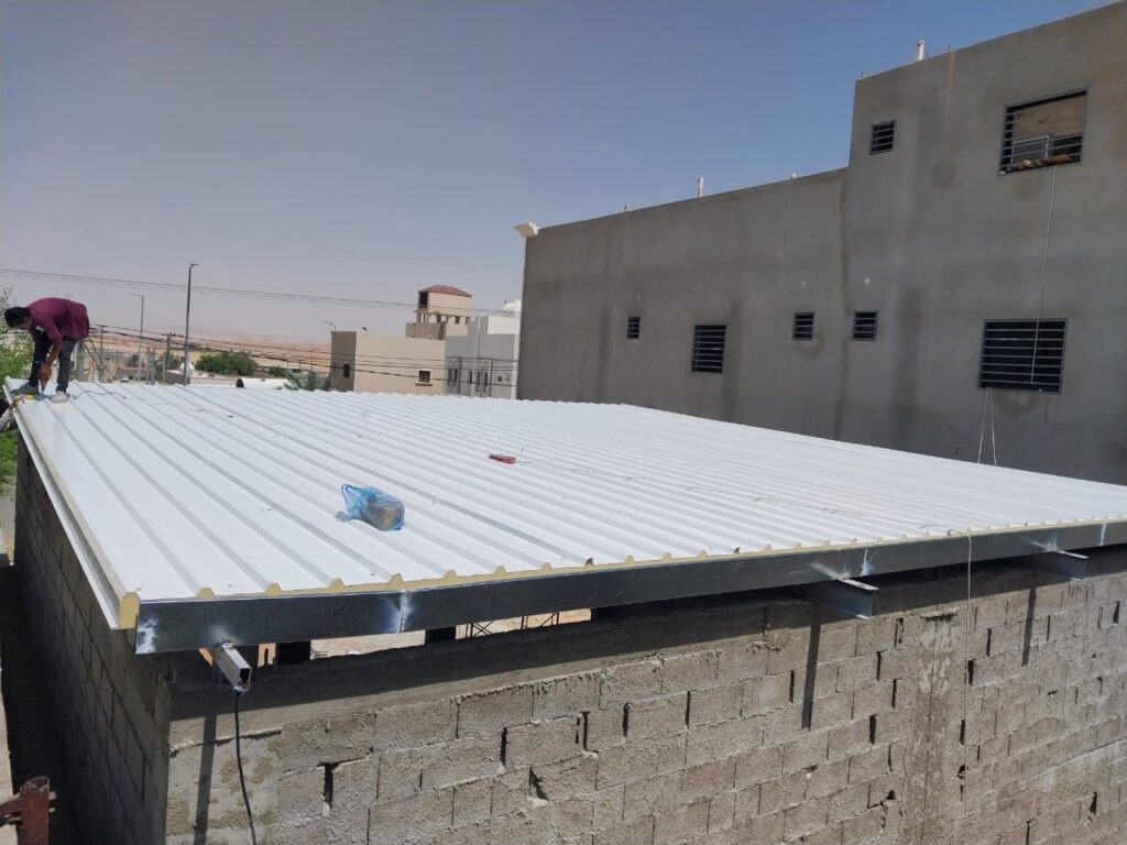 تركيب ساندوتش بانل — شركة الرزق للصيانة العامة